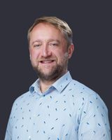 Dr Lee Thornton